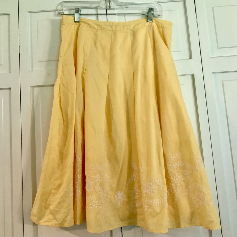 Talbots yellow cotton embroidered pleat skirt